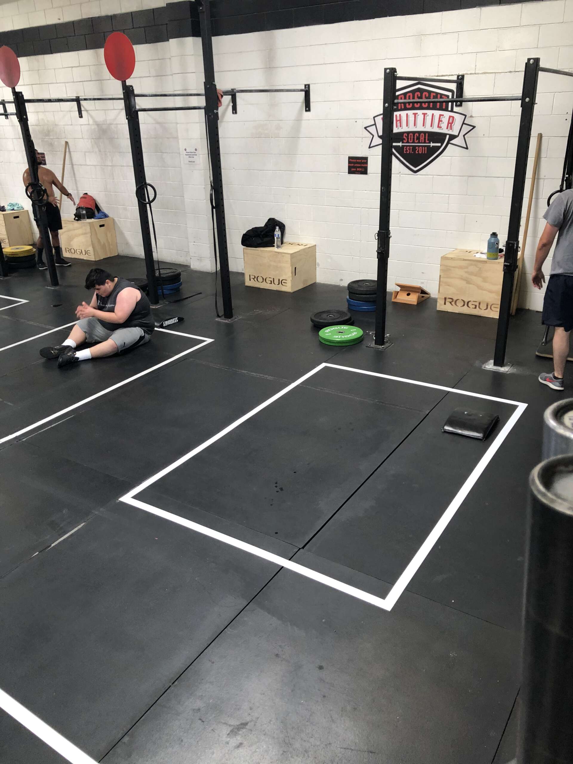 High-traction vinyl floor markers for fitness class spacing
