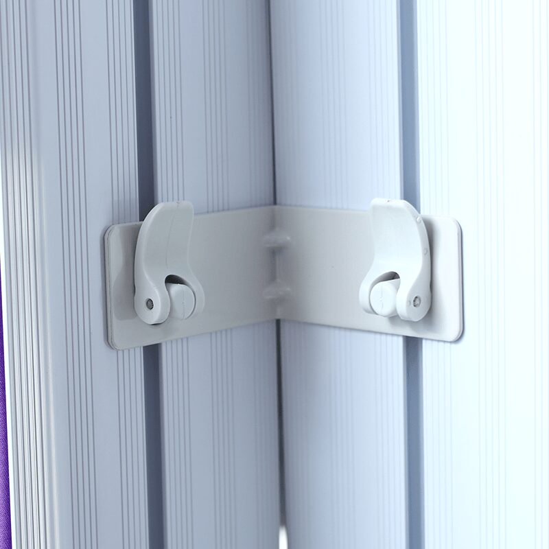 Close-up of lightbox corner clamp connecting SEG frame sections